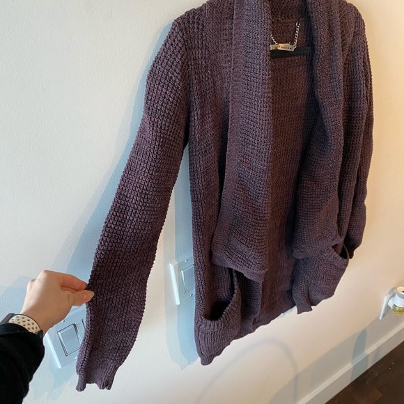 Cozy burgundy cardigan sweater with pockets - Picture 2 of 6